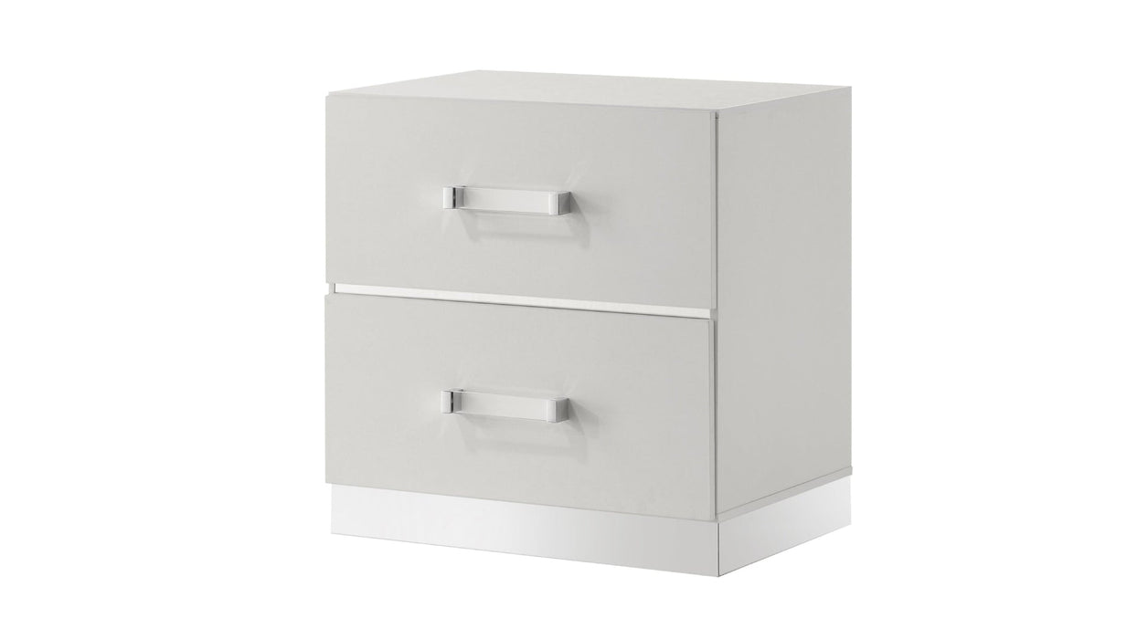 Europa White Wood And Upholstered Queen Bedroom Set