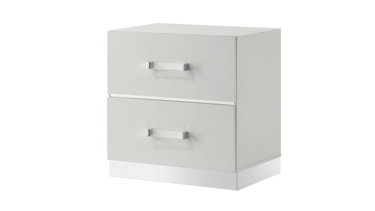 Europa White Wood And Upholstered Queen Bedroom Set