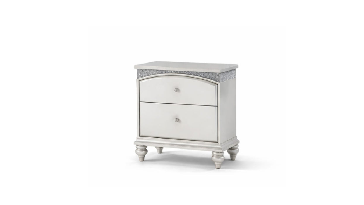 Maverick Platinum Wood And Upholstered Queen Bedroom Set