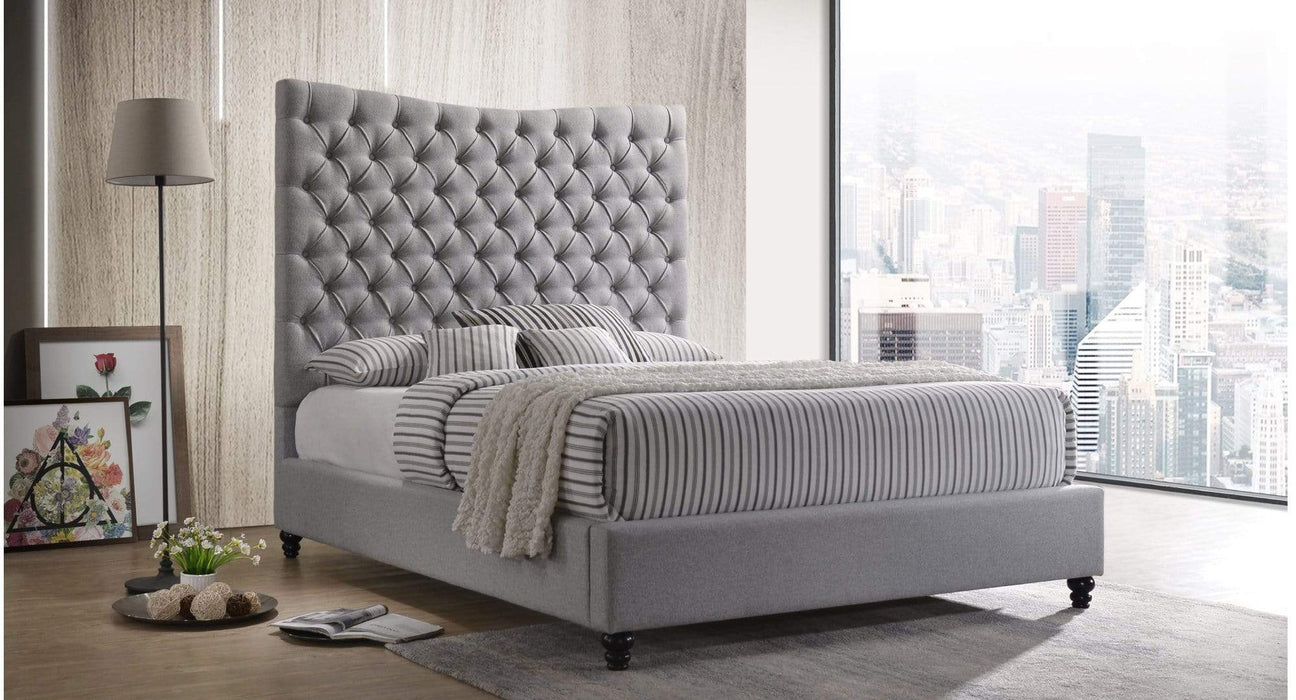 7556 Gray Fabric Queen Bed